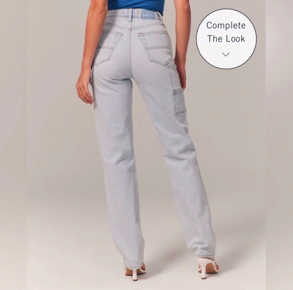 NWT Abercrombie Ultra High Rise 90s Straight Carpenter Jeans Light Wash Size 32